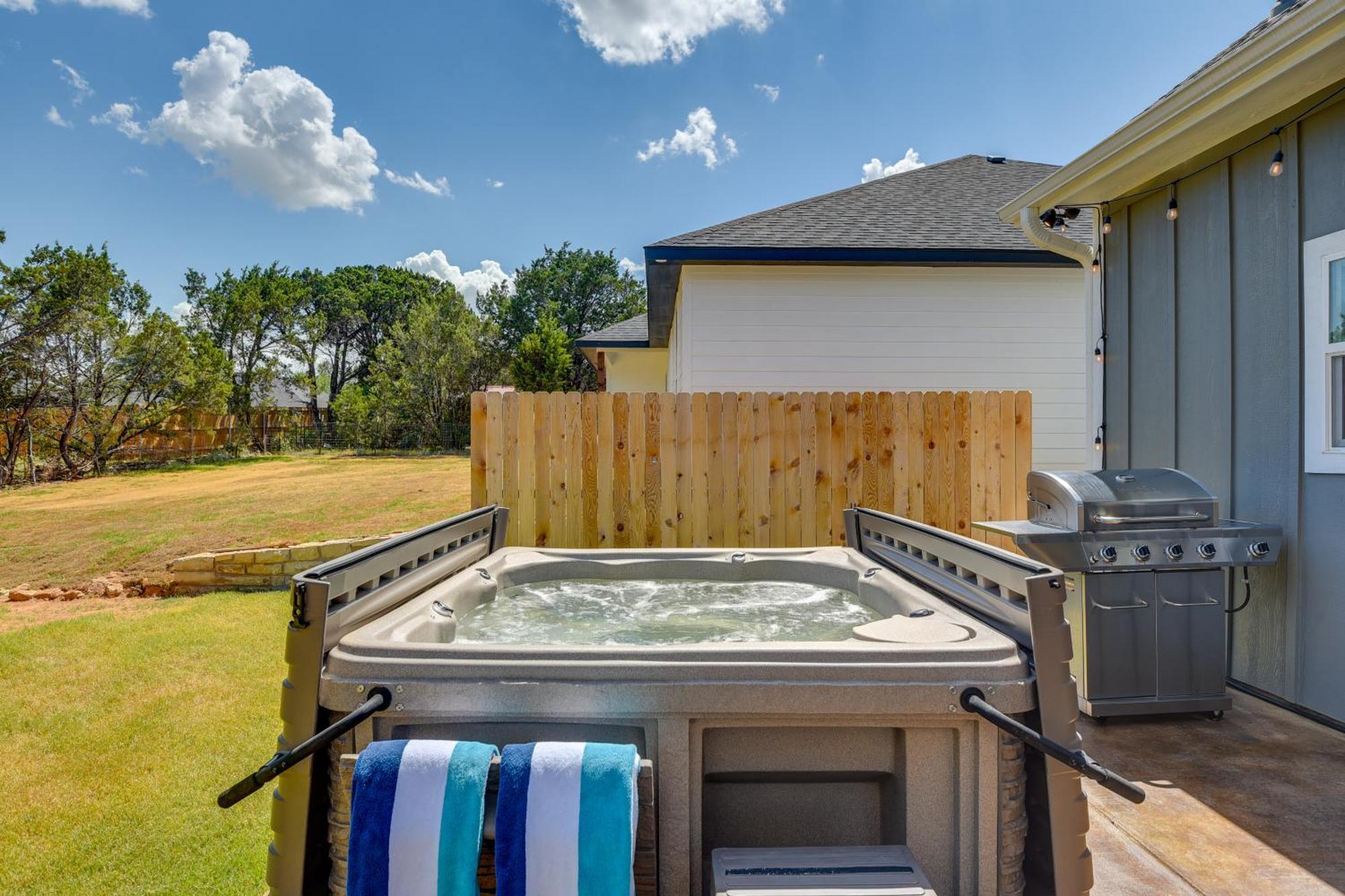 Granbury Home With Hot Tub And Furnished Patio! Екстериор снимка